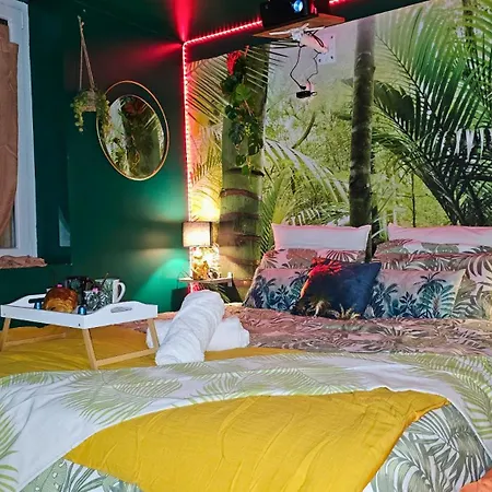 Cap Jungle Evasion: Cinema Netflix King Size Apartamento