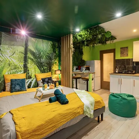 Cap Jungle Evasion: Cinema Netflix King Size Apartamento